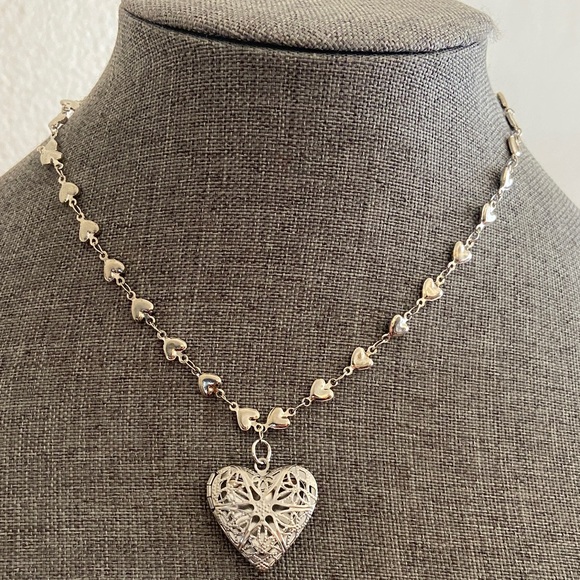 NEw Silver Toned Heart Locket Necklace - Picture 1 of 6
